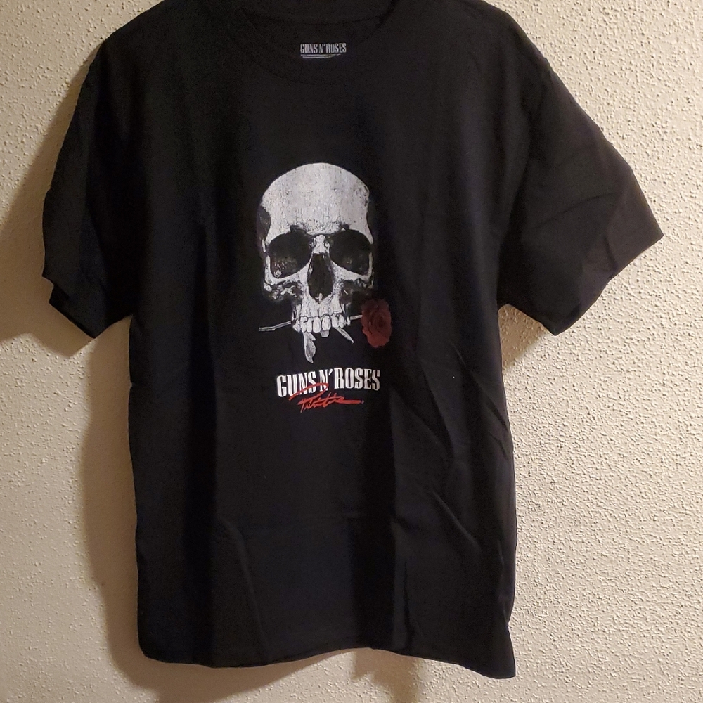 Guns N' Roses Black Skull Graphic Tee